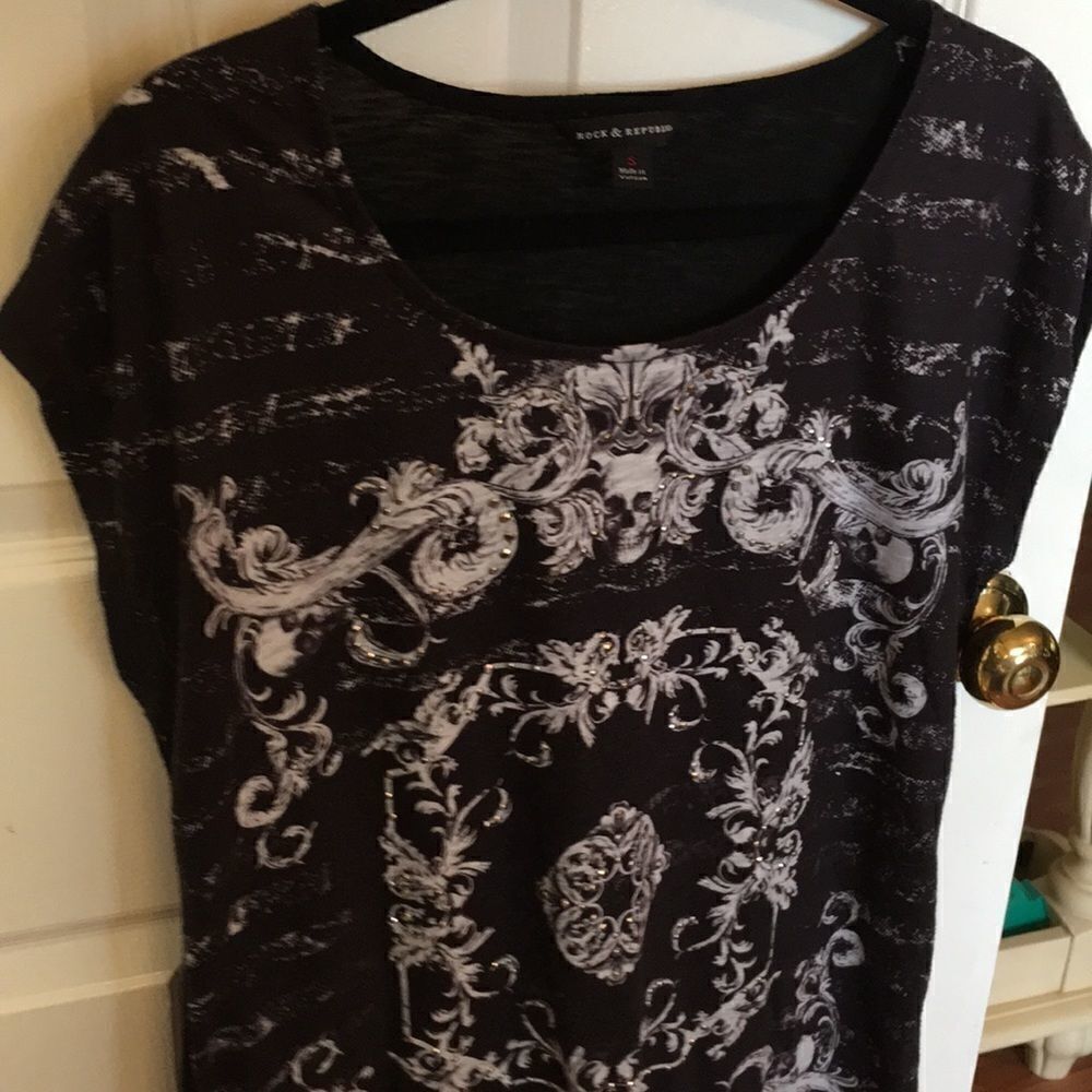 Rock & Republic t-shirt skulls studs Small Goth - Picture 3 of 16